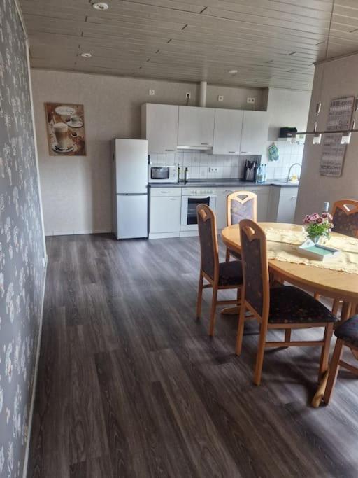 Gemuetliche 3-Zimmer-Wohnung, Zentral Gelegen Apensen Buitenkant foto