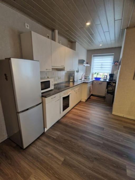 Gemuetliche 3-Zimmer-Wohnung, Zentral Gelegen Apensen Buitenkant foto